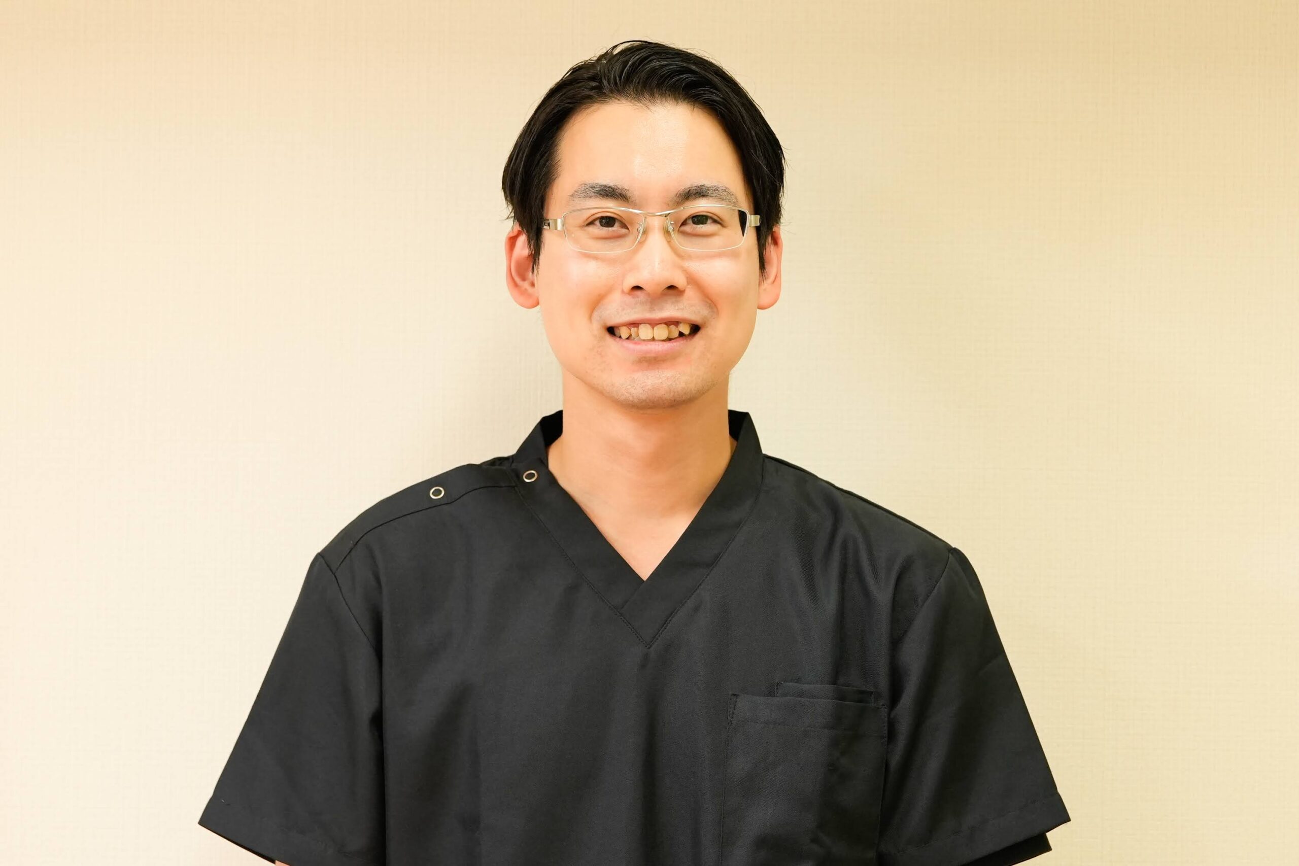 スタッフの顔写真