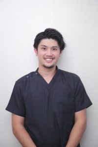 スタッフの顔写真